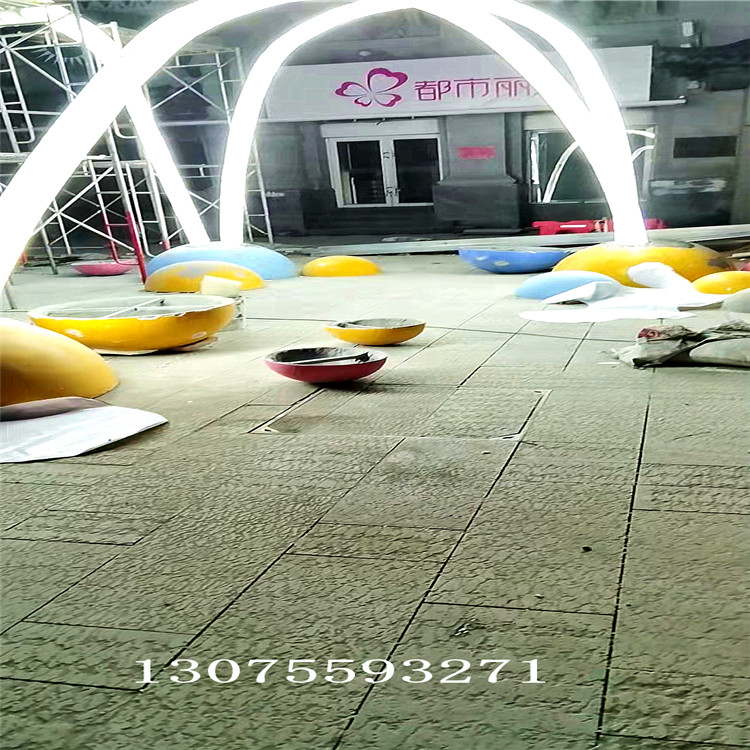 徐州雕塑公司簡(jiǎn)述玻璃鋼景觀雕塑工藝品有哪些影響？